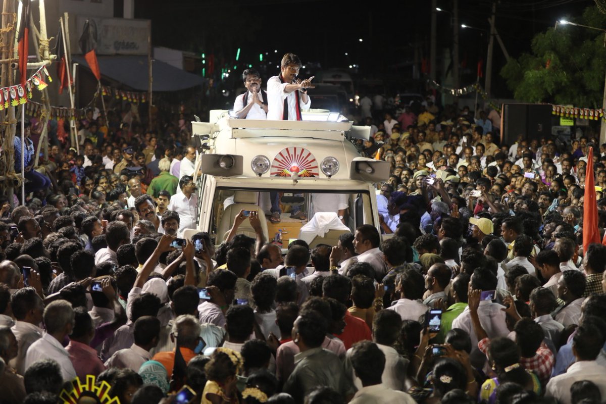 திமுக தலைவர் ஸ்டாலினின் மகனான் உதயநிதி திரைப்படங்களில் நடித்து வருவதோடு பல படங்களையும் தயாரித்து வருகிறார். அவ்வப்போது திமுக கூட்டங்களில் தலைகாட்டு அவர் கடந்த மக்களவை தேர்தலின் போது தீவிரமாக பிரச்சாரத்தில் ஈடுபட்டார். திமுக தலைவர் ஸ்டாலினின் மகனான் உதயநிதி திரைப்படங்களில் நடித்து வருவதோடு பல படங்களையும் தயாரித்து வருகிறார். அவ்வப்போது திமுக கூட்டங்களில் தலைகாட்டு அவர் கடந்த மக்களவை தேர்தலின் போது தீவிரமாக பிரச்சாரத்தில் ஈடுபட்டார்.