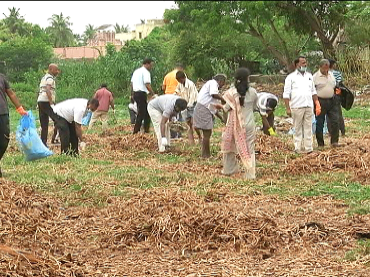  சமூக வலைதளங்களில் மட்டுமே பொது சேவையாற்றும் இளைஞர்கள் மத்தியில், களத்திலும் இறங்கி சேவையாற்ற முடியும் என்பதை நிரூபித்துள்ள இளைஞர்களுக்கு பாராட்டுகள் குவிந்து வருகின்றன.