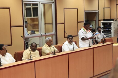 நீட் மற்றும் நெக்ஸ்ட் தேர்வில் இருந்து விலக்கு அளிக்க வேண்டும் - புதுச்சேரி சட்டமன்றத்தில் தீர்மானம் நீட் மற்றும் நெக்ஸ்ட் தேர்வில் இருந்து விலக்கு அளிக்க வேண்டும் - புதுச்சேரி சட்டமன்றத்தில் தீர்மானம்