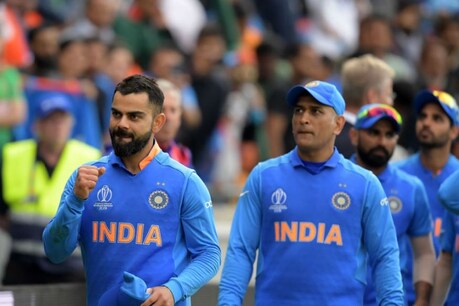 இந்திய அணியில் இடம்பெறுவாரா தோனி? தேர்வு குழுவினரிடம் விராட் கோலி ஆலோசனை இந்திய அணியில் இடம்பெறுவாரா தோனி? தேர்வு குழுவினரிடம் விராட் கோலி ஆலோசனை