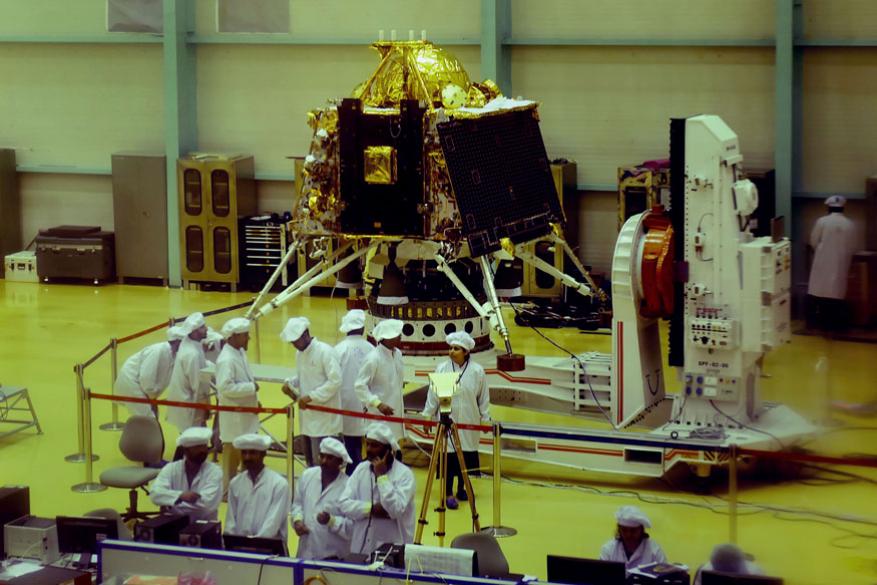  சந்திரயான் 2 திட்டத்தை செயல்படுத்த 978 கோடி ரூபாயை இந்தியா செலவழித்துள்ளது. (Image: ISRO/PTI)