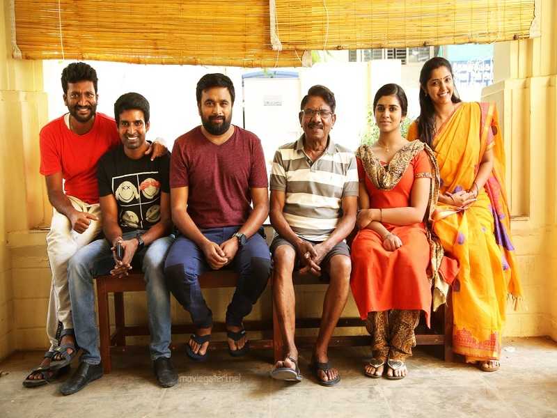 வரும் வாரங்களில் திரைக்கு வரவுள்ள திரைப்படங்களுக்கு இடையே மிகப்பெரிய போட்டி உருவாகியுள்ளது. சுசீந்திரன் இயக்கத்தில் சசிகுமார் பாரதிராஜா ஆகியோர் நடிப்பில் உருவாகியுள்ள கென்னடி கிளப் திரைப்படம் வருகிற 22 ஆம் தேதி வெளியாகிறது. இதற்கு அடுத்த நாள் வித்தார்த் வசுந்தரா ஆகியோர் நடிப்பில் உருவாகியுள்ள பக்ரீத் திரைப்படம் வெளியாக உள்ளது. இந்தியாவில் முதல்முறையாக ஒட்டகத்தைக் கொண்டு உருவாக்கப்பட்டுள்ள திரைப்படம் என்ற சிறப்போடு இந்த திரைப்படம் வெளியாகிறது. இதே தேதியில் ஐஸ்வர்யா ராஜேஷ் நடிப்பில் உருவாகியுள்ள மெய் படமும் திரைக்கு வருகிறது. வரும் வாரங்களில் திரைக்கு வரவுள்ள திரைப்படங்களுக்கு இடையே மிகப்பெரிய போட்டி உருவாகியுள்ளது. சுசீந்திரன் இயக்கத்தில் சசிகுமார் பாரதிராஜா ஆகியோர் நடிப்பில் உருவாகியுள்ள கென்னடி கிளப் திரைப்படம் வருகிற 22 ஆம் தேதி வெளியாகிறது. இதற்கு அடுத்த நாள் வித்தார்த் வசுந்தரா ஆகியோர் நடிப்பில் உருவாகியுள்ள பக்ரீத் திரைப்படம் வெளியாக உள்ளது. இந்தியாவில் முதல்முறையாக ஒட்டகத்தைக் கொண்டு உருவாக்கப்பட்டுள்ள திரைப்படம் என்ற சிறப்போடு இந்த திரைப்படம் வெளியாகிறது. இதே தேதியில் ஐஸ்வர்யா ராஜேஷ் நடிப்பில் உருவாகியுள்ள மெய் படமும் திரைக்கு வருகிறது.