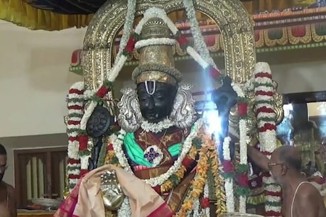 காஞ்சிபுரத்தில் குவியும் பக்தர்கள்... பள்ளி, கல்லூரிகளுக்கு 9 நாட்களுக்கு தொடர் விடுமுறை! காஞ்சிபுரத்தில் குவியும் பக்தர்கள்... பள்ளி, கல்லூரிகளுக்கு 9 நாட்களுக்கு தொடர் விடுமுறை!