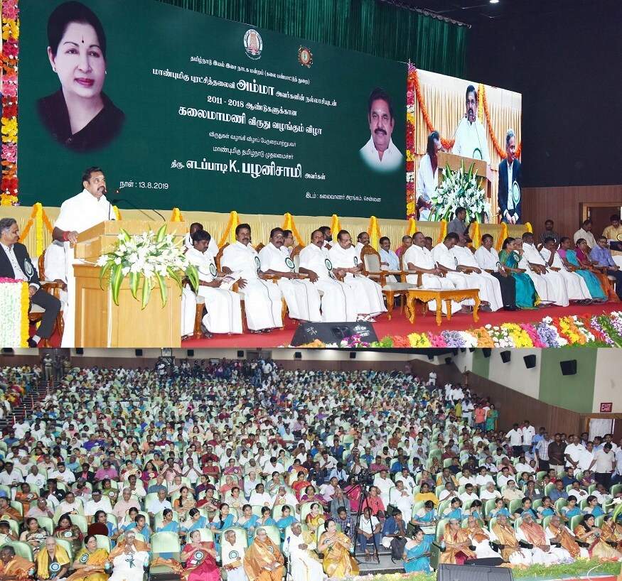 சபாநாயகர் தனபால் தலைமையில் நடைபெற்ற இந்த விழாவில் முதலமைச்சர் எடப்பாடி பழனிசாமி, அமைச்சர்கள், தலைமைச் செயலாளர் சண்முகம் உள்ளிட்டோர் பங்கேற்றனர். சபாநாயகர் தனபால் தலைமையில் நடைபெற்ற இந்த விழாவில் முதலமைச்சர் எடப்பாடி பழனிசாமி, அமைச்சர்கள், தலைமைச் செயலாளர் சண்முகம் உள்ளிட்டோர் பங்கேற்றனர்.