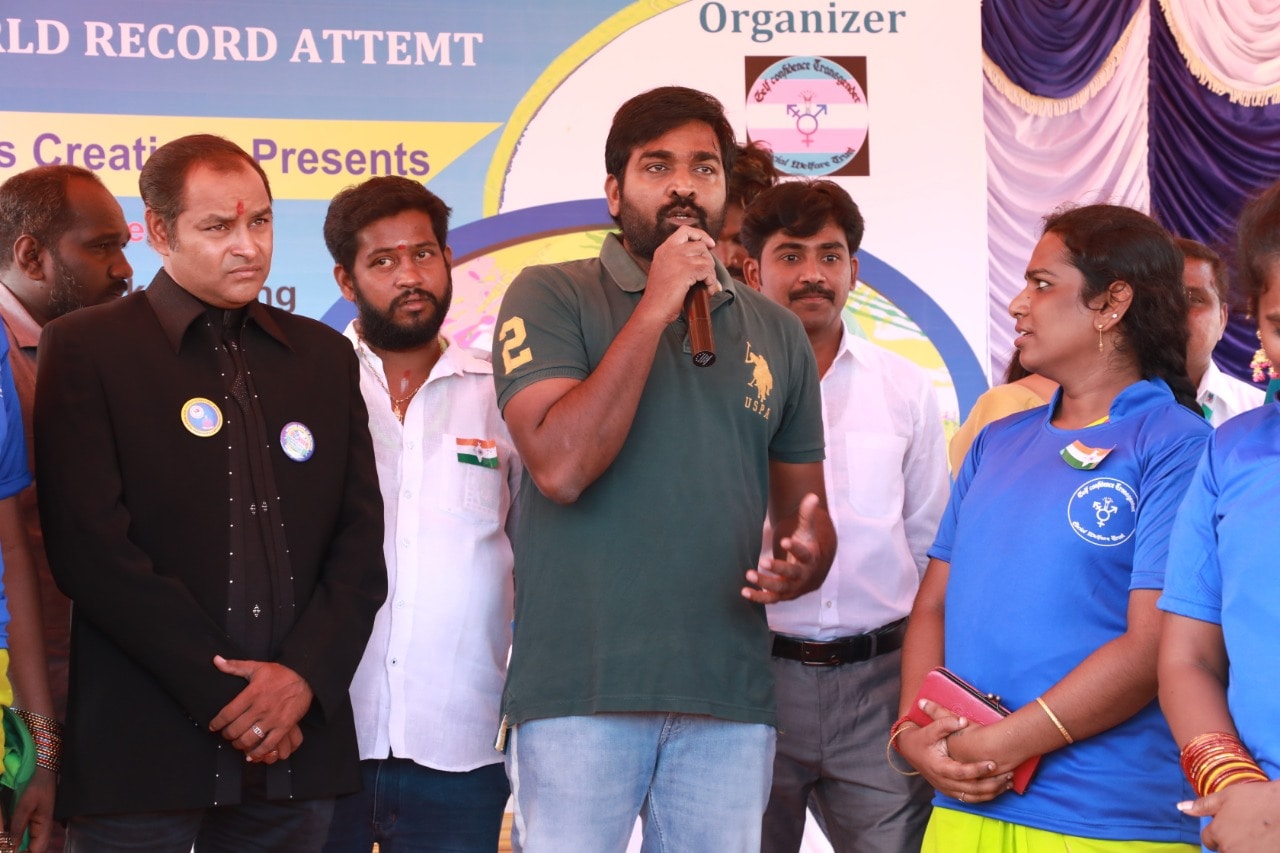 இந்தியாவின் அரசியல் சட்டத்தை இயற்றிய டாக்டர் அம்பேத்கரின் உருவப்படத்தை 7000 சதுர அடியில் 100 திருநங்கைகள் ஒன்று சேர்ந்து உலகின் மிகப்பெரிய ஓவியமாக வரைந்து Wonder Book-ல் உலக சாதனை படைத்தது. இந்தியாவின் அரசியல் சட்டத்தை இயற்றிய டாக்டர் அம்பேத்கரின் உருவப்படத்தை 7000 சதுர அடியில் 100 திருநங்கைகள் ஒன்று சேர்ந்து உலகின் மிகப்பெரிய ஓவியமாக வரைந்து Wonder Book-ல் உலக சாதனை படைத்தது.