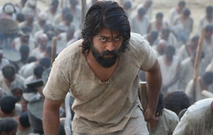 இந்தப் படம் சினிமா ரசிகர்கள் மத்தியில் நல்ல வரவேற்பை பெற்ற நான்கு நாட்களில் 100 கோடி வசூல் செய்து சாதனை படைத்தது. கன்னட சினிமாவில் முதல் 100 கோடி வசூல் என்ற சாதனை இந்திய சினிமாவையே திரும்பி பார்க்க வைத்தது. இந்தப் படம் சினிமா ரசிகர்கள் மத்தியில் நல்ல வரவேற்பை பெற்ற நான்கு நாட்களில் 100 கோடி வசூல் செய்து சாதனை படைத்தது. கன்னட சினிமாவில் முதல் 100 கோடி வசூல் என்ற சாதனை இந்திய சினிமாவையே திரும்பி பார்க்க வைத்தது.