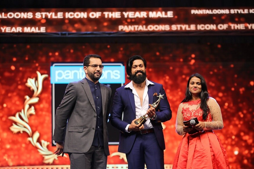 அதில் கேஜிஎஃப் யாஷ் சிறந்த நடிகருக்கான விருது வாங்கியுள்ளார். அவரைத் தொடர்ந்து விஜய் தேவர கொண்டாவும் விருது வாங்கியுள்ளார். இப்படி பல முன்னனி நடிகர்களும் விருதுகளைக் குவித்துள்ளனர். அதில் கேஜிஎஃப் யாஷ் சிறந்த நடிகருக்கான விருது வாங்கியுள்ளார். அவரைத் தொடர்ந்து விஜய் தேவர கொண்டாவும் விருது வாங்கியுள்ளார். இப்படி பல முன்னனி நடிகர்களும் விருதுகளைக் குவித்துள்ளனர்.