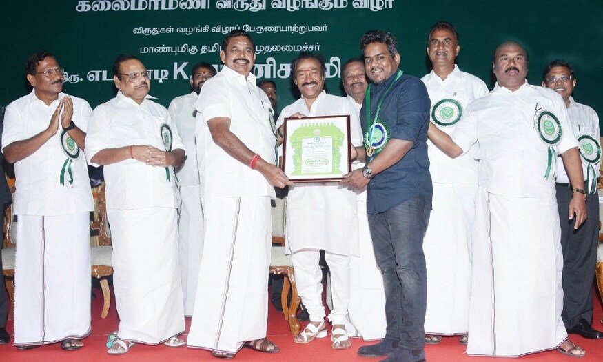 திரைத்துறை, எழுத்து உட்பட பல்வேறு துறைகளில் சிறந்து விளங்குவோருக்கு தமிழக அரசு சார்பில் கலைமாமணி விருது ஆண்டுதோறும் வழங்கப்பட்டு வருகிறது. திரைத்துறை, எழுத்து உட்பட பல்வேறு துறைகளில் சிறந்து விளங்குவோருக்கு தமிழக அரசு சார்பில் கலைமாமணி விருது ஆண்டுதோறும் வழங்கப்பட்டு வருகிறது.