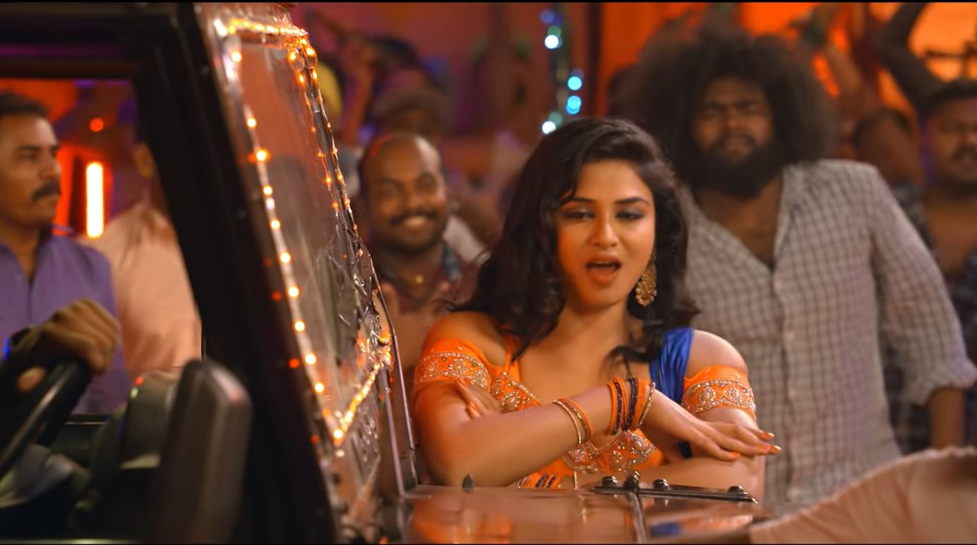 அருண் கார்த்திக் இயக்கத்தில் உருவாக்கியுள்ள சூப்பர் டூப்பர் திரைப்படத்திலிருந்து ஒரு குத்து பாடல் வெளியிடப்பட்டுள்ளது. விஜய்யின் பிகில் திரைப்படத்தில் நடித்துள்ள இந்துஜா இந்தப்பாடலுக்கு சூப்பராக குத்தாட்டம் போட்டுள்ளார் அருண் கார்த்திக் இயக்கத்தில் உருவாக்கியுள்ள சூப்பர் டூப்பர் திரைப்படத்திலிருந்து ஒரு குத்து பாடல் வெளியிடப்பட்டுள்ளது. விஜய்யின் பிகில் திரைப்படத்தில் நடித்துள்ள இந்துஜா இந்தப்பாடலுக்கு சூப்பராக குத்தாட்டம் போட்டுள்ளார்