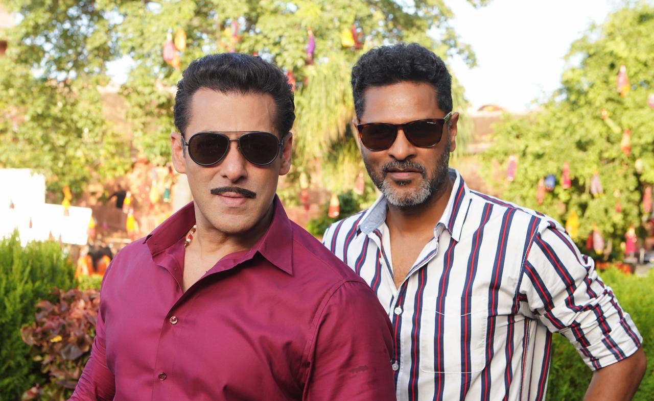 பிரபுதேவா இயக்கத்தில் சல்மான் கான் நடிக்கும் தபாங் படத்தின் 3-ம் பாகம் வேகமாக தயாராகி வருகிறது. டிசம்பர் 20-ம் தேதி கிறிஸ்துமஸ் தினத்தை முன்னிட்டு வெளியாக உள்ள இந்த திரைப்படத்தை தமிழ் மற்றும் தெலுங்கு ஆகிய பிராந்திய மொழிகளிலும் வெளியிட படக்குழுவினர் திட்டமிட்டுள்ளனர். பிரபுதேவா இயக்கத்தில் சல்மான் கான் நடிக்கும் தபாங் படத்தின் 3-ம் பாகம் வேகமாக தயாராகி வருகிறது. டிசம்பர் 20-ம் தேதி கிறிஸ்துமஸ் தினத்தை முன்னிட்டு வெளியாக உள்ள இந்த திரைப்படத்தை தமிழ் மற்றும் தெலுங்கு ஆகிய பிராந்திய மொழிகளிலும் வெளியிட படக்குழுவினர் திட்டமிட்டுள்ளனர்.