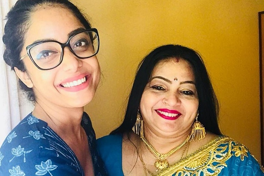 பிக்பாஸ் நிகழ்ச்சியிலிருந்து வெளியேற்றப்பட்ட அபிராமி, முகென் குடும்பத்தைச் சந்தித்துள்ளார் அபிராமி. பிக்பாஸ் நிகழ்ச்சியிலிருந்து வெளியேற்றப்பட்ட அபிராமி, முகென் குடும்பத்தைச் சந்தித்துள்ளார் அபிராமி.
