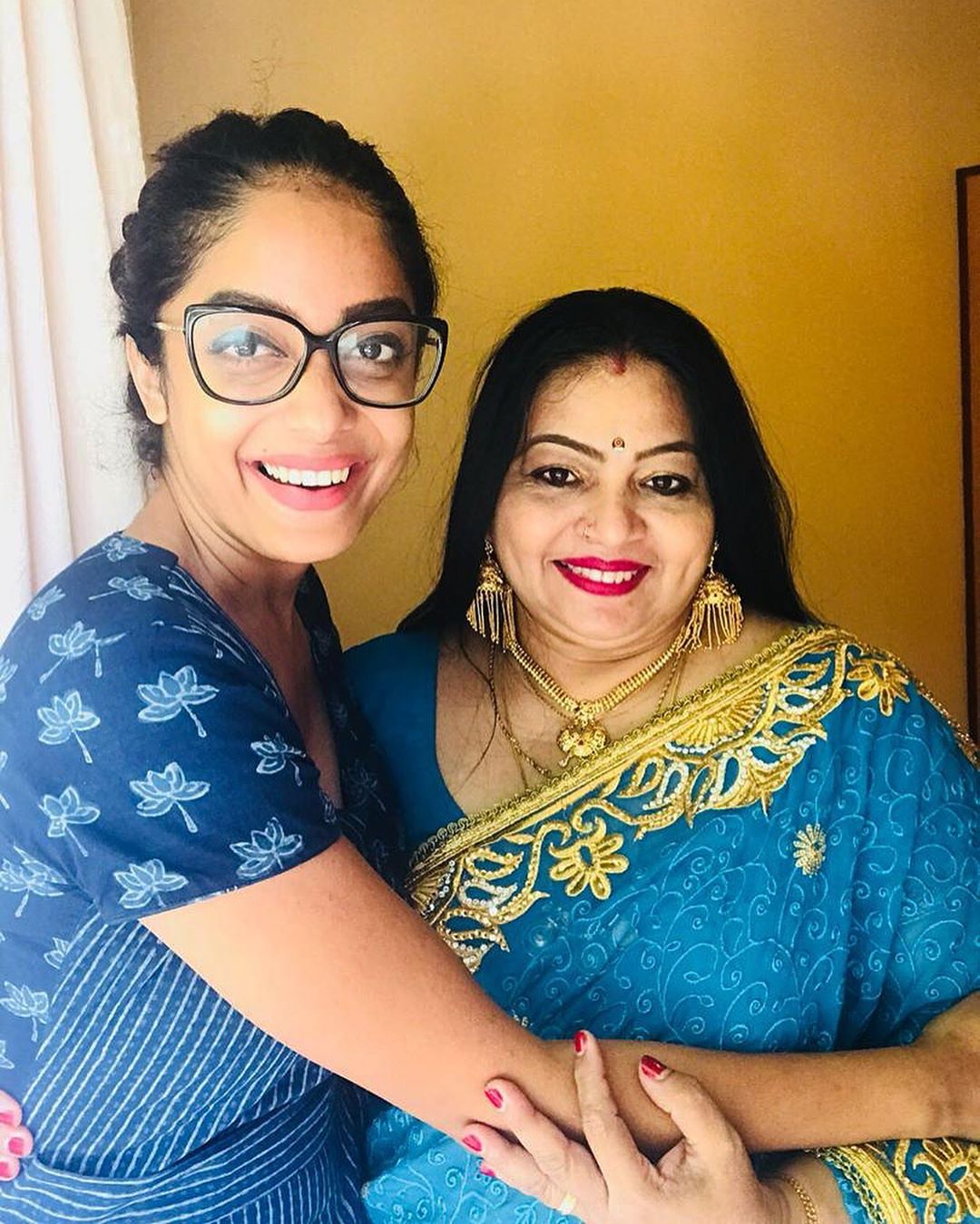 பிக்பாஸ் நிகழ்ச்சியில் பங்கேற்றிருக்கும் போட்டியாளர்களின் குடும்பத்தினர் சென்னை வந்துள்ள நிலையில் விரைவில் ஃபிரீஸ் டாஸ்க் இருக்கும் என்றும் நெட்டிசன்கள் கருத்து பதிவிட்டு வருகின்றனர் . பிக்பாஸ் நிகழ்ச்சியில் பங்கேற்றிருக்கும் போட்டியாளர்களின் குடும்பத்தினர் சென்னை வந்துள்ள நிலையில் விரைவில் ஃபிரீஸ் டாஸ்க் இருக்கும் என்றும் நெட்டிசன்கள் கருத்து பதிவிட்டு வருகின்றனர் .