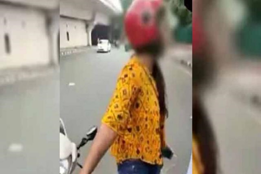 டிராபிக் போலீசாரை பதற வைத்த பெண்!
