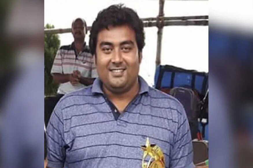 கோவா நீச்சல் அணியின் பயிற்சியாளராக 2 ஆண்டுகளுக்கு மேலாக இருக்கும் சுராஜித் கங்குலி, தன்னிடம் பயிற்சி பெற்று வந்த 15 வயது வீராங்கனையிடம் தவறாக நடக்க முயற்சிக்கும் வீடியோ ஒன்று சமூக வலைதளங்களில் வெளியாகி பரபரப்பானது. அந்த வீடியோவில் பாதிக்கப்பட்ட சிறுமி தனக்கு நேர்ந்த கொடுமையை சொல்லுவது பதிவாகி இருக்கிறது. கோவா நீச்சல் அணியின் பயிற்சியாளராக 2 ஆண்டுகளுக்கு மேலாக இருக்கும் சுராஜித் கங்குலி, தன்னிடம் பயிற்சி பெற்று வந்த 15 வயது வீராங்கனையிடம் தவறாக நடக்க முயற்சிக்கும் வீடியோ ஒன்று சமூக வலைதளங்களில் வெளியாகி பரபரப்பானது. அந்த வீடியோவில் பாதிக்கப்பட்ட சிறுமி தனக்கு நேர்ந்த கொடுமையை சொல்லுவது பதிவாகி இருக்கிறது.