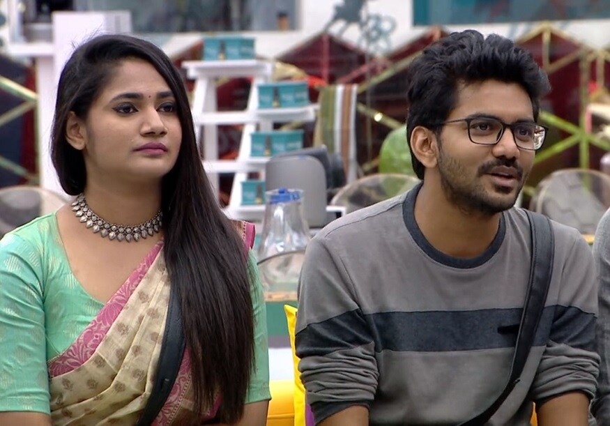 சேரன் வெளியேற்றப்பட்டிருப்பதாகவும் , இந்த அறிவிப்பைக் கேட்டு கவின், லாஸ்லியா, வனிதா ஆகியோர் கண்ணீர் விட்டதாகவும் கூறப்படுகிறது. சேரன் வெளியேற்றப்பட்டிருப்பதாகவும் , இந்த அறிவிப்பைக் கேட்டு கவின், லாஸ்லியா, வனிதா ஆகியோர் கண்ணீர் விட்டதாகவும் கூறப்படுகிறது.