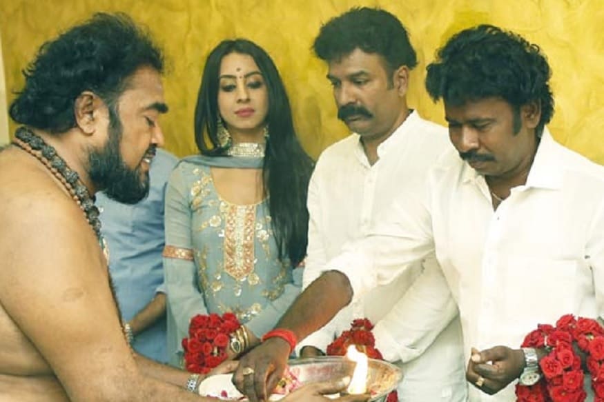 கலக்கப் போவது யாரு புகழ் ராமர் தற்போது புதியபடம் ஒன்றில் கதாநாயகனாக நடிக்க உள்ளார். இந்த படத்திற்கான பூஜை நேற்று நடைபெற்றது. கலக்கப் போவது யாரு புகழ் ராமர் தற்போது புதியபடம் ஒன்றில் கதாநாயகனாக நடிக்க உள்ளார். இந்த படத்திற்கான பூஜை நேற்று நடைபெற்றது.