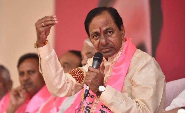 ஊழியர்கள் அனைவரும் தங்கள் சார்பில் தொடரப்பட்டுள்ள வழக்குகளை வாபஸ் பெற வேண்டும். அரசு ஊழியர்களின் தகுதிக்கு ஏற்ப அனைவருக்கும் பதவி உயர்வு வழங்கப்படும். மேலும் தேவைக்கேற்ப அரசு உயர் பதவிகள் உருவாக்கப்படும் என சந்திசேகர ராவ் தெரிவித்தார். ஊழியர்கள் அனைவரும் தங்கள் சார்பில் தொடரப்பட்டுள்ள வழக்குகளை வாபஸ் பெற வேண்டும். அரசு ஊழியர்களின் தகுதிக்கு ஏற்ப அனைவருக்கும் பதவி உயர்வு வழங்கப்படும். மேலும் தேவைக்கேற்ப அரசு உயர் பதவிகள் உருவாக்கப்படும் என சந்திசேகர ராவ் தெரிவித்தார்.
