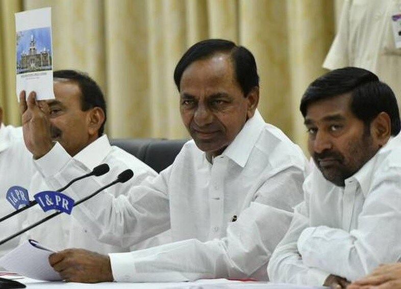 தேர்தல் வாக்குறுதியை நிறைவேற்றும் வகையில் தற்போது அரசு ஊழியர்களாக உள்ளவர்களின் வயது 60 அல்லது 61 ஆக உயர்த்தப்படும் என குறிப்பிட்டுள்ளார். தேர்தல் வாக்குறுதியை நிறைவேற்றும் வகையில் தற்போது அரசு ஊழியர்களாக உள்ளவர்களின் வயது 60 அல்லது 61 ஆக உயர்த்தப்படும் என குறிப்பிட்டுள்ளார்.