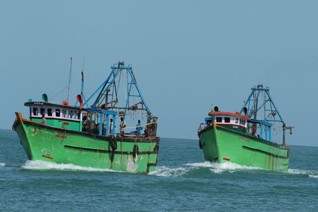 நாளை முதல் கடலுக்கு மீன்பிடிக்கச் செல்லும் காரைக்கால் மீனவர்கள் நாளை முதல் கடலுக்கு மீன்பிடிக்கச் செல்லும் காரைக்கால் மீனவர்கள்