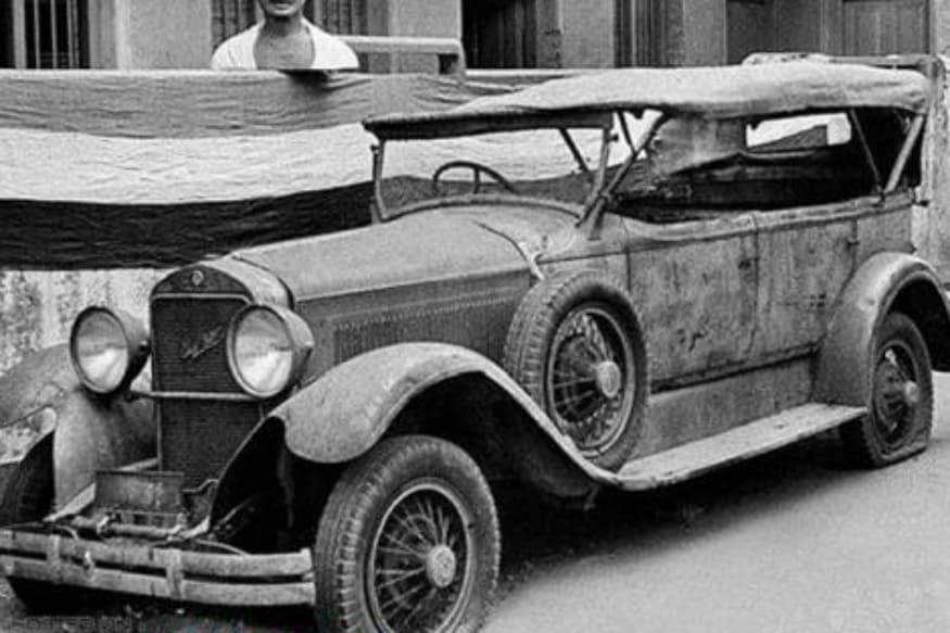 1926-ம் ஆண்டு முதல் 1933-ம் ஆண்டு வரையில் உற்பத்தியில் இருந்த கார் Studebaker President. அந்தக் காலத்தின் ஒரு காரின் பெருமை சில காலம் மட்டுமே நீடித்திருக்கும் வேளையில் உலகத் தலைவர்கள், பணக்காரர்களின் விருப்பப் பட்டியலில் Studebaker President இருந்தது. அமெரிக்காவின் இந்தியானா மாகாணத்தைச் சேர்ந்த Studebaker கார்ப்ரேஷன் நிறுவனத்தால் உற்பத்தி செய்யப்பட்டது. (Image source: Team BHP) 1926-ம் ஆண்டு முதல் 1933-ம் ஆண்டு வரையில் உற்பத்தியில் இருந்த கார் Studebaker President. அந்தக் காலத்தின் ஒரு காரின் பெருமை சில காலம் மட்டுமே நீடித்திருக்கும் வேளையில் உலகத் தலைவர்கள், பணக்காரர்களின் விருப்பப் பட்டியலில் Studebaker President இருந்தது. அமெரிக்காவின் இந்தியானா மாகாணத்தைச் சேர்ந்த Studebaker கார்ப்ரேஷன் நிறுவனத்தால் உற்பத்தி செய்யப்பட்டது. (Image source: Team BHP)