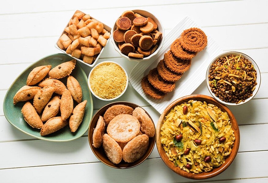 <br />வீட்டு சாப்பாடு : பலகாரங்கள், உணவுகளை பண்டிகை நாட்களில் வெளியே சாப்பிடுவதை தவிர்த்து வீட்டில் உண்பது நல்லது. அதுதான் உடல் ஆரோக்கியத்திற்கும் நல்லது. <br />வீட்டு சாப்பாடு : பலகாரங்கள், உணவுகளை பண்டிகை நாட்களில் வெளியே சாப்பிடுவதை தவிர்த்து வீட்டில் உண்பது நல்லது. அதுதான் உடல் ஆரோக்கியத்திற்கும் நல்லது.
