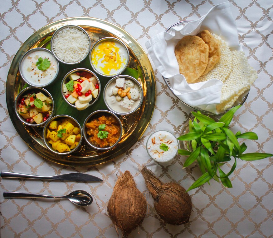 சாப்பிட வேண்டிய உணவுகள் : பாதாம், முந்திரி, உலர் திராட்சை போன்ற ஊட்டச்சத்து மிக்க உணவுகளை சாப்பிடுங்கள். நார்ச்சத்து நிறைந்த பழங்கள், காய்கறிகளை உட்கொள்ளுங்கள். சாப்பிட வேண்டிய உணவுகள் : பாதாம், முந்திரி, உலர் திராட்சை போன்ற ஊட்டச்சத்து மிக்க உணவுகளை சாப்பிடுங்கள். நார்ச்சத்து நிறைந்த பழங்கள், காய்கறிகளை உட்கொள்ளுங்கள்.