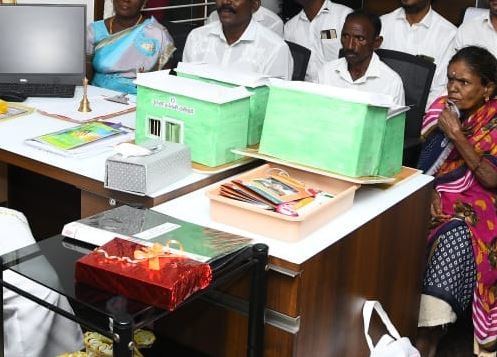 அதன்படி கோடியக்கரையில் நான்கு வீடுகளும் தலை ஞாயிறு 6 வீடுகளும் தலா ஒரு லட்சத்து 85 ஆயிரம் ரூபாய் செலவில் கட்டப்பட்டன. அதன்படி கோடியக்கரையில் நான்கு வீடுகளும் தலை ஞாயிறு 6 வீடுகளும் தலா ஒரு லட்சத்து 85 ஆயிரம் ரூபாய் செலவில் கட்டப்பட்டன.