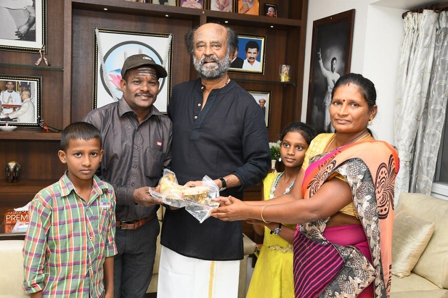 பின்னர் செய்தியாளர்களை சந்தித்த பயனாளி மீனாட்சி எந்த அரசாங்கமும் செய்யாததை நடிகர் ரஜினிகாந்த் எங்களுக்கு செய்து கொடுத்துள்ளார் என்று கூறினார். பின்னர் செய்தியாளர்களை சந்தித்த பயனாளி மீனாட்சி எந்த அரசாங்கமும் செய்யாததை நடிகர் ரஜினிகாந்த் எங்களுக்கு செய்து கொடுத்துள்ளார் என்று கூறினார்.