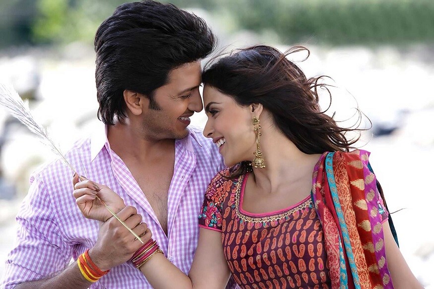 வாழ்க்கையில் காதல் அவசியம் என்றால் அந்த காதலை நீங்கள் வெளிப்படுத்தப்போகும் துணையும் அதற்குத் தகுதியுடையவராக இருக்க வேண்டும். அப்படி உங்களைப் புரிந்துகொள்ளக் கூடிய, வழி நடத்தக் கூடிய காதலி அமைந்துவிட்டால் வாழ்க்கையில் வேறென்ன வேண்டும். நீங்கள் தேர்வு செய்யப்போகும் காதலியிடம் சில அடிப்படை விஷயங்களைத் தெரிந்துகொள்ளுங்கள். அதன்பிறகு அவரைக் கரம் பிடியுங்கள். இதனால் பிரேக் அப், விவாகரத்து போன்ற விஷயங்களையும் தவிர்க்கலாம். வாழ்க்கையில் காதல் அவசியம் என்றால் அந்த காதலை நீங்கள் வெளிப்படுத்தப்போகும் துணையும் அதற்குத் தகுதியுடையவராக இருக்க வேண்டும். அப்படி உங்களைப் புரிந்துகொள்ளக் கூடிய, வழி நடத்தக் கூடிய காதலி அமைந்துவிட்டால் வாழ்க்கையில் வேறென்ன வேண்டும். நீங்கள் தேர்வு செய்யப்போகும் காதலியிடம் சில அடிப்படை விஷயங்களைத் தெரிந்துகொள்ளுங்கள். அதன்பிறகு அவரைக் கரம் பிடியுங்கள். இதனால் பிரேக் அப், விவாகரத்து போன்ற விஷயங்களையும் தவிர்க்கலாம்.