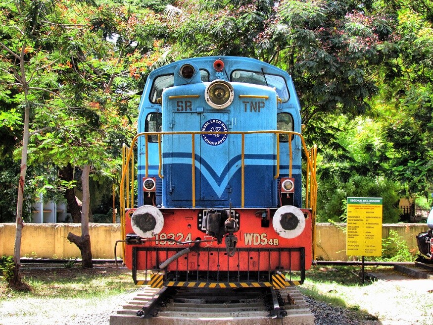 ஐ.சி.எஃப் ரயில் அருங்காட்சியகம் : இங்கு குழந்தைகளை அழைத்துச் செல்வதால் ரயில் குறித்த வரலாறுகளைத் தெரிந்துகொள்வர்கள். அங்கு ரயில்களின் பரிணாம வளர்ச்சியையும் கண்டுகளிக்கலாம். இங்கு பிறந்த நாள் போன்ற சிறப்பான நிகழ்ச்சிகளைக் கொண்டாடவும் வசதிகள் உள்ளன. முன்கூட்டியே பதிவு செய்தால் பலூன் செட் அப்புகளுடன் மகிழ்ச்சியாகக் கொண்டாடலாம். ஐ.சி.எஃப் ரயில் அருங்காட்சியகம் : இங்கு குழந்தைகளை அழைத்துச் செல்வதால் ரயில் குறித்த வரலாறுகளைத் தெரிந்துகொள்வர்கள். அங்கு ரயில்களின் பரிணாம வளர்ச்சியையும் கண்டுகளிக்கலாம். இங்கு பிறந்த நாள் போன்ற சிறப்பான நிகழ்ச்சிகளைக் கொண்டாடவும் வசதிகள் உள்ளன. முன்கூட்டியே பதிவு செய்தால் பலூன் செட் அப்புகளுடன் மகிழ்ச்சியாகக் கொண்டாடலாம்.
