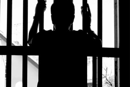 விபசார விடுதிக்கு சென்றவர்களுக்கு, இந்தியாவிலேயே முதன்முறையாக தண்டனை விதிப்பு! விபசார விடுதிக்கு சென்றவர்களுக்கு, இந்தியாவிலேயே முதன்முறையாக தண்டனை விதிப்பு!