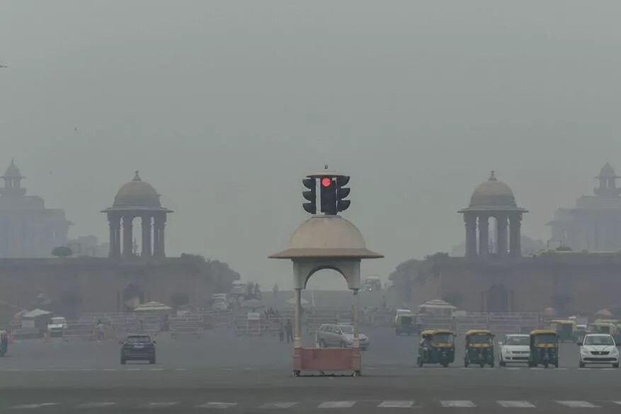 டெல்லியில் செயல்படும் 95 ஆயிரம் ஆட்டோக்களும் கூடுதல் கட்டணம் வசூலிக்காமல் பயணிகளை ஏற்றிச் செல்ல அறிவுறுத்தப்பட்டுள்ளன. டெல்லியில் செயல்படும் 95 ஆயிரம் ஆட்டோக்களும் கூடுதல் கட்டணம் வசூலிக்காமல் பயணிகளை ஏற்றிச் செல்ல அறிவுறுத்தப்பட்டுள்ளன.