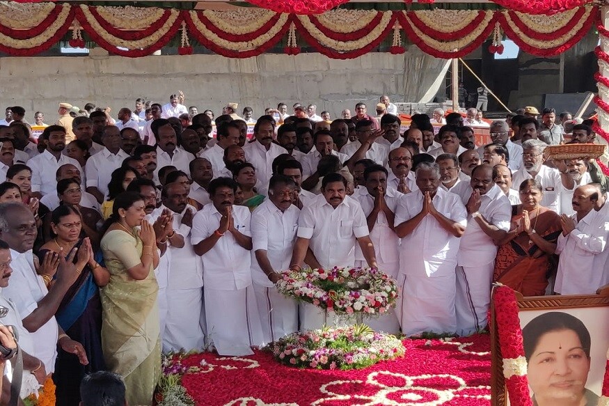 தமிழ்நாடு மொழிவாரி மாநிலமாக பிரிக்கப்பட்டதை ஒட்டி இன்றைய தினம் தமிழ்நாடு தினமாக அறிவிக்கப்பட்டது. இந்த ஆண்டு முதல் இந்த தினம் கொண்டாடப்படும் என்று முதலமைச்சர் அறிவித்திருந்தார். தமிழ்நாடு மொழிவாரி மாநிலமாக பிரிக்கப்பட்டதை ஒட்டி இன்றைய தினம் தமிழ்நாடு தினமாக அறிவிக்கப்பட்டது. இந்த ஆண்டு முதல் இந்த தினம் கொண்டாடப்படும் என்று முதலமைச்சர் அறிவித்திருந்தார்.
