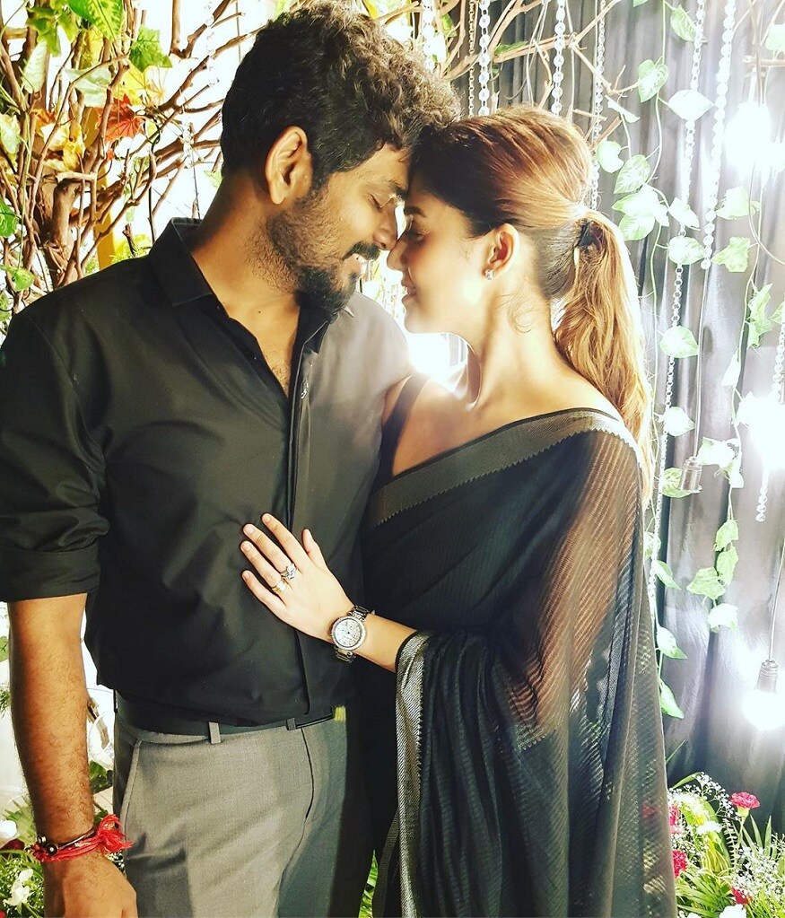 தற்போது ரஜினிகாந்துடன் தர்பார் படத்தில் நடித்து முடித்திருக்கும் நயன்தாரா, விக்னேஷ் சிவனின் ரவுடி பிக்சர்ஸ் தயாரிப்பில், மிலிந்த் ராவ் இயக்கும் நெற்றிக்கண் படத்தில் நடிக்கிறார். தற்போது ரஜினிகாந்துடன் தர்பார் படத்தில் நடித்து முடித்திருக்கும் நயன்தாரா, விக்னேஷ் சிவனின் ரவுடி பிக்சர்ஸ் தயாரிப்பில், மிலிந்த் ராவ் இயக்கும் நெற்றிக்கண் படத்தில் நடிக்கிறார்.