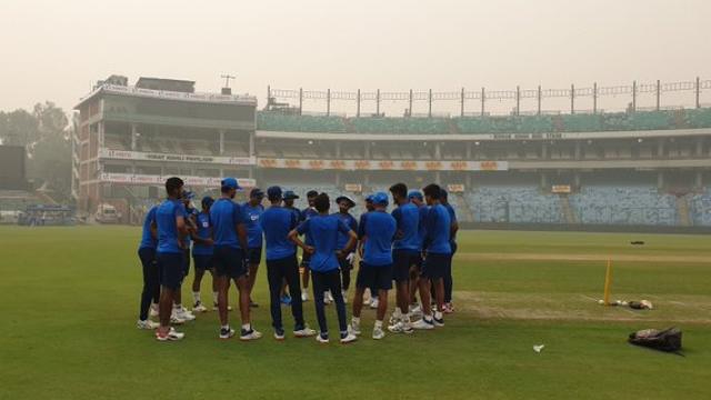 வங்கதேச கிரிக்கெட் அணி, இந்தியாவில் சுற்றுப்பயணம் செய்துள்ள நிலையில், இரு அணிகளுக்கு இடையிலான முதல் டி-20 போட்டி, டெல்லி அருண் ஜெட்லி மைதானத்தில் நாளை நடக்க உள்ளது. வங்கதேச கிரிக்கெட் அணி, இந்தியாவில் சுற்றுப்பயணம் செய்துள்ள நிலையில், இரு அணிகளுக்கு இடையிலான முதல் டி-20 போட்டி, டெல்லி அருண் ஜெட்லி மைதானத்தில் நாளை நடக்க உள்ளது.