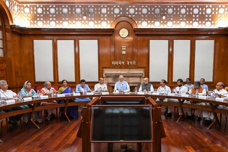 மக்களவை மற்றும் சட்டப்பேரவை தொகுதிகளில் எஸ்.சி., எஸ்.டி. பிரிவினருக்கு இடஒதுக்கீடு நீடிப்பு! மக்களவை மற்றும் சட்டப்பேரவை தொகுதிகளில் எஸ்.சி., எஸ்.டி. பிரிவினருக்கு இடஒதுக்கீடு நீடிப்பு!