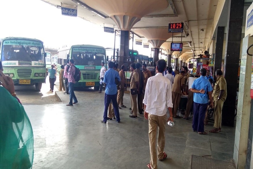 திருவண்ணாமலை கார்த்திகை தீப திருநாளை முன்னிட்டு சென்னையில் இருந்து 500 சிறப்பு பேருந்துகள் இயக்கப்படுகின்றன. திருவண்ணாமலை கார்த்திகை தீப திருநாளை முன்னிட்டு சென்னையில் இருந்து 500 சிறப்பு பேருந்துகள் இயக்கப்படுகின்றன.