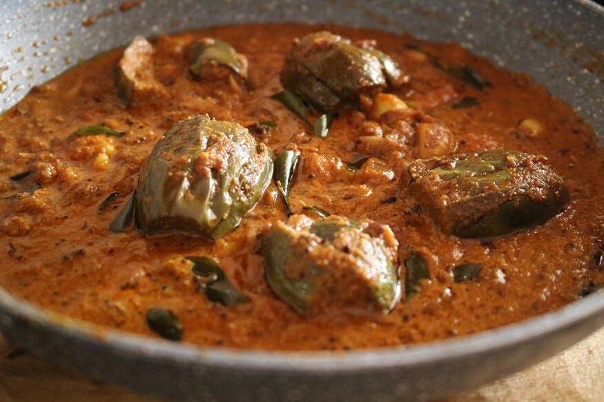 புளிக் குழம்பு : புளிக் குழம்பிலும் வெங்காயமில்லாமல் சமைக்கலாம். அதற்கு பதிலாக வெண்டைக்காய், எண்ணெய் கத்தரிக்கா என காய்கறிகள் சேர்த்து சுவையாக சமைக்கலாம். புளிக் குழம்பு : புளிக் குழம்பிலும் வெங்காயமில்லாமல் சமைக்கலாம். அதற்கு பதிலாக வெண்டைக்காய், எண்ணெய் கத்தரிக்கா என காய்கறிகள் சேர்த்து சுவையாக சமைக்கலாம்.