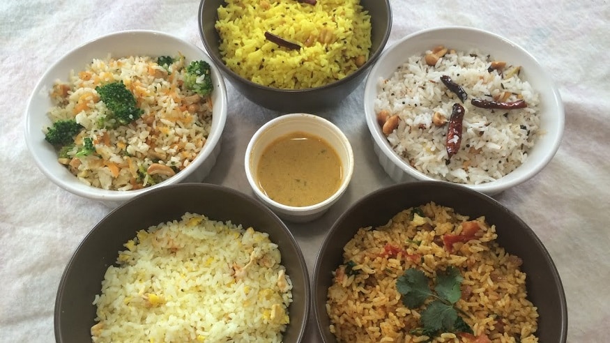 வெரைட்டி ரைஸ் : கேரட் சாதம், பீட்ரூட் சாதம், புதினா சாதம் என கிளரும்போது வெங்காயமும் வதக்குவோம். இனி வெங்காயமே இல்லாமல் சமைக்கலாம். அபடி செய்வதால் உணவின் சுவையும் குறையாது. வெரைட்டி ரைஸ் : கேரட் சாதம், பீட்ரூட் சாதம், புதினா சாதம் என கிளரும்போது வெங்காயமும் வதக்குவோம். இனி வெங்காயமே இல்லாமல் சமைக்கலாம். அபடி செய்வதால் உணவின் சுவையும் குறையாது.