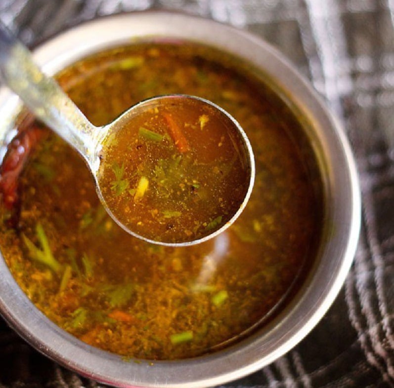 ரசம் கூட்டு : ரசம் வைக்கவும் தக்காளி புளிதான் முக்கிய பொருள். எனவே மிளகு, சீரகம் இடித்து காரசாரமாக மணக்க மணக்க ரசம் வைத்துவிட்டு அதற்கு கடலை பருப்பு புடலங்காய் கூட்டு அல்லது புதினா, வேர்க்கடலை சட்னி வைத்தாலும் அருமையாக இருக்கும். ரசம் கூட்டு : ரசம் வைக்கவும் தக்காளி புளிதான் முக்கிய பொருள். எனவே மிளகு, சீரகம் இடித்து காரசாரமாக மணக்க மணக்க ரசம் வைத்துவிட்டு அதற்கு கடலை பருப்பு புடலங்காய் கூட்டு அல்லது புதினா, வேர்க்கடலை சட்னி வைத்தாலும் அருமையாக இருக்கும்.