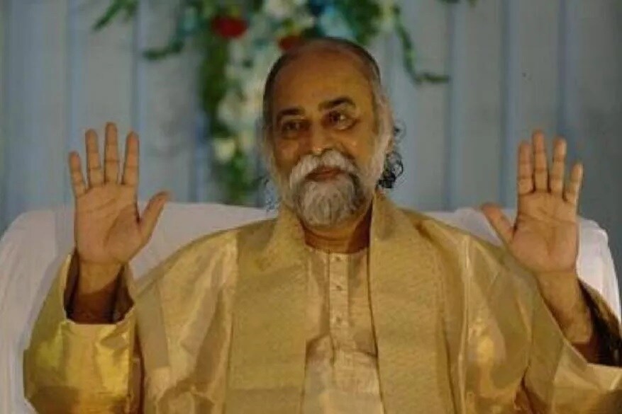 கல்கி பகவான் : கல்கி பகவான்.. அம்மா பகவான்..ஸ்ரீ பகவான்.. என்றெல்லாம் அழைக்கப்படும் இவரின் உண்மை பெயர் விஜயகுமார். கல்கி சாமியார் மற்றும் அவரது மகன் தொடர்புடைய நிறுவனங்களில் நடைபெற்ற வருமான வரித்துறையினர் சோதனையில் கோடி கணக்கான பணம் மற்றும் வெளிநாட்டு பணங்கள் சிக்கியது. ரியல் எஸ்டேட் துறையில் இவரது அறக்கட்டளைக்கு அளிக்கப்பட்ட நன்கொடை பயன்படுத்தப்பட்டதாக புகார் உள்ளன. கல்கி பகவான் : கல்கி பகவான்.. அம்மா பகவான்..ஸ்ரீ பகவான்.. என்றெல்லாம் அழைக்கப்படும் இவரின் உண்மை பெயர் விஜயகுமார். கல்கி சாமியார் மற்றும் அவரது மகன் தொடர்புடைய நிறுவனங்களில் நடைபெற்ற வருமான வரித்துறையினர் சோதனையில் கோடி கணக்கான பணம் மற்றும் வெளிநாட்டு பணங்கள் சிக்கியது. ரியல் எஸ்டேட் துறையில் இவரது அறக்கட்டளைக்கு அளிக்கப்பட்ட நன்கொடை பயன்படுத்தப்பட்டதாக புகார் உள்ளன.