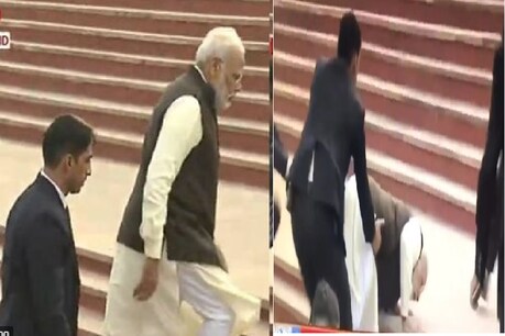 படிக்கட்டில் தடுக்கி விழுந்த பிரதமர் மோடி...! படிக்கட்டில் தடுக்கி விழுந்த பிரதமர் மோடி...!