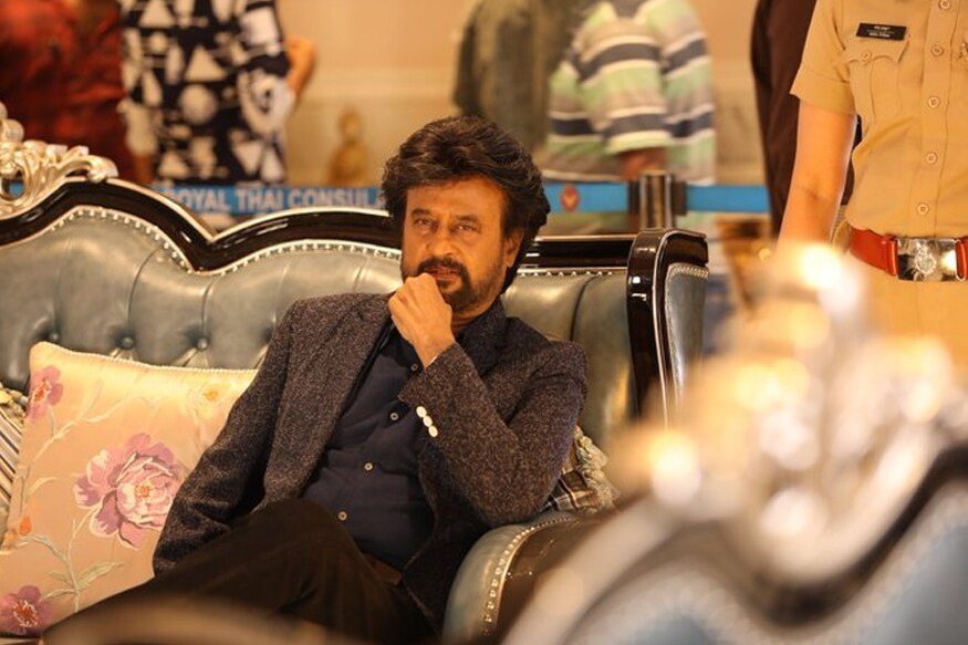 ‘சர்கார்’ படத்தை அடுத்து ரஜினிகாந்த் நடிக்கும் ‘தர்பார்’ படத்தை இயக்கி வருகிறார் ஏ.ஆர்.முருகதாஸ். ரஜினிகாந்தின் 167-வது படமாக உருவாகும் இந்தப் படத்தில் ரஜினிகாந்த், ஆதித்யா அருணாசலம் என்ற கதாப்பாத்திரத்தில் போலீஸ் அதிகாரியாக நடித்துள்ளார். அவருக்கு ஜோடியாக நயன்தாரா நடித்துள்ளார். ‘சர்கார்’ படத்தை அடுத்து ரஜினிகாந்த் நடிக்கும் ‘தர்பார்’ படத்தை இயக்கி வருகிறார் ஏ.ஆர்.முருகதாஸ். ரஜினிகாந்தின் 167-வது படமாக உருவாகும் இந்தப் படத்தில் ரஜினிகாந்த், ஆதித்யா அருணாசலம் என்ற கதாப்பாத்திரத்தில் போலீஸ் அதிகாரியாக நடித்துள்ளார். அவருக்கு ஜோடியாக நயன்தாரா நடித்துள்ளார்.
