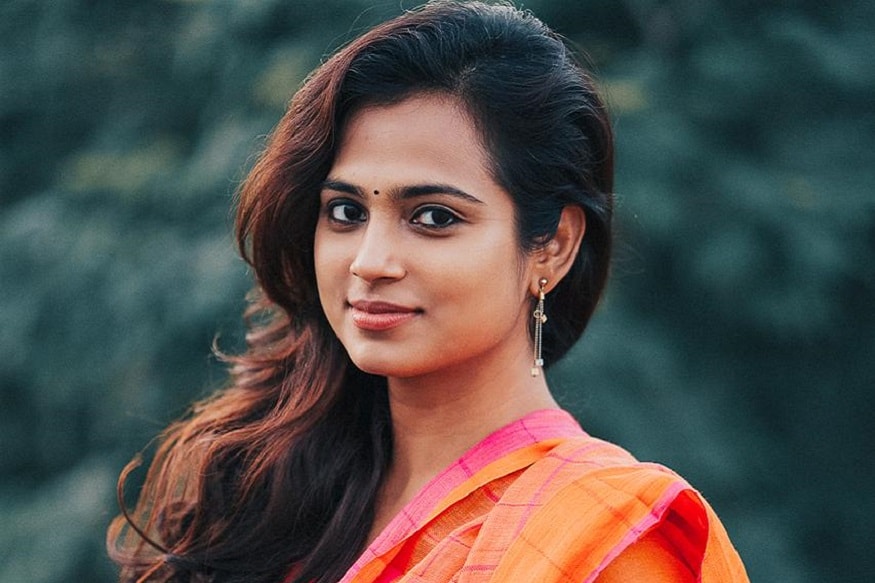 தன் மீது தவறான பதிவுகளை பதிவிடுபவர்கள் மீது சட்டப்படியான நடவடிக்கை எடுக்கப்படும் என்று ரம்யா பாண்டியன் தெரிவித்துள்ளார். தன் மீது தவறான பதிவுகளை பதிவிடுபவர்கள் மீது சட்டப்படியான நடவடிக்கை எடுக்கப்படும் என்று ரம்யா பாண்டியன் தெரிவித்துள்ளார்.