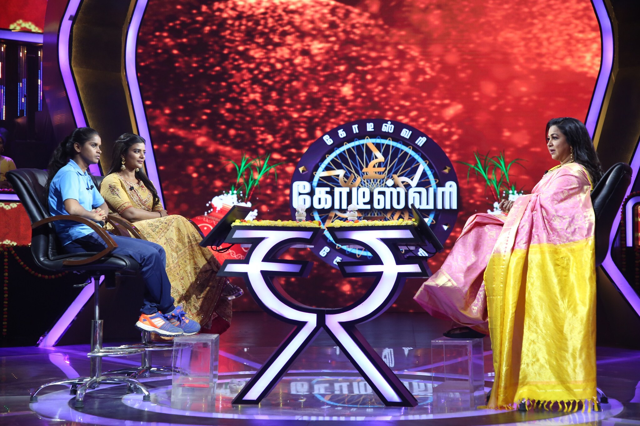 அதனை தொடர்ந்து வரும் 16-ம் தேதி கோடீஸ்வரி நிகழ்ச்சியில் ராதிகாவுடன் நடிகை ஐஸ்வர்யா ராஜேஷ் பங்கேற்கிறார். அவருடன் நாகலக்ஷ்மி பங்கேற்கிறார். நாகலக்ஷ்மியின் வாழ்க்கையை கொண்டு ஐஸ்வர்யா ராஜேஷின் கனா படம் உருவானது குறிப்பிட தக்கது. அதனை தொடர்ந்து வரும் 16-ம் தேதி கோடீஸ்வரி நிகழ்ச்சியில் ராதிகாவுடன் நடிகை ஐஸ்வர்யா ராஜேஷ் பங்கேற்கிறார். அவருடன் நாகலக்ஷ்மி பங்கேற்கிறார். நாகலக்ஷ்மியின் வாழ்க்கையை கொண்டு ஐஸ்வர்யா ராஜேஷின் கனா படம் உருவானது குறிப்பிட தக்கது.