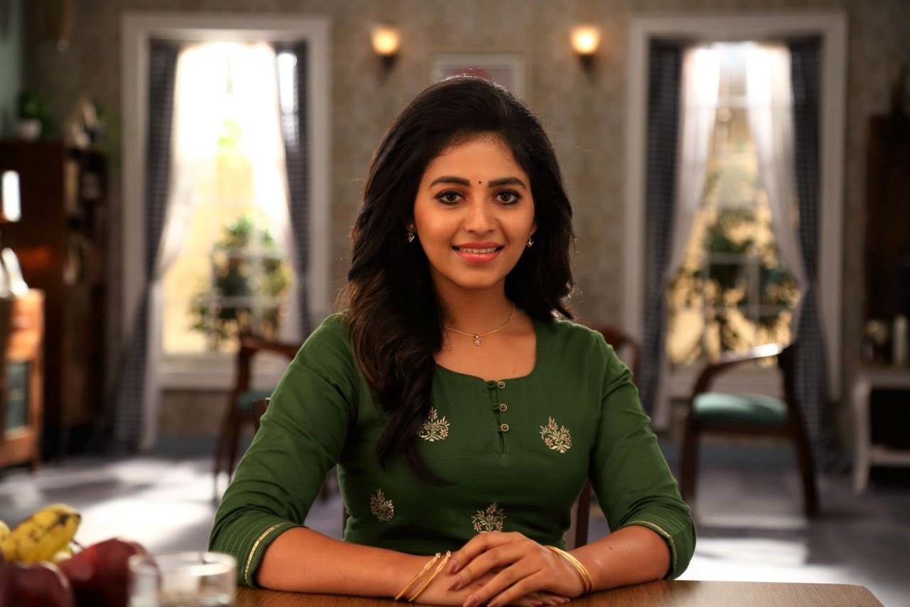கற்றது தமிழ் திரைப்படம் தொடங்கி தற்போது வரை ஏறத்தாழ 10 ஆண்டுகளை நிறைவு செய்திருக்கும் அஞ்சலிக்கு வயது 33. இதேபோல நடிகை தமன்னாவும் முப்பது வயதை கடந்து தமிழ் மற்றும் தெலுங்கு சினிமாவில் முன்னணி நாயகியாக வலம் வருகிறார். கற்றது தமிழ் திரைப்படம் தொடங்கி தற்போது வரை ஏறத்தாழ 10 ஆண்டுகளை நிறைவு செய்திருக்கும் அஞ்சலிக்கு வயது 33. இதேபோல நடிகை தமன்னாவும் முப்பது வயதை கடந்து தமிழ் மற்றும் தெலுங்கு சினிமாவில் முன்னணி நாயகியாக வலம் வருகிறார்.