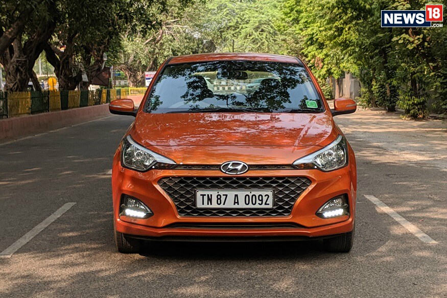 ஹூண்டாய் i20 கார் முற்றிலுமாக மேம்படுத்தப்பட்டு புத்தம்புது தொழில்நுட்ப அப்டேட்கள் உடன் Hyundai Elite i20 காராக இந்த ஆண்டு அறிமுகம் ஆகிறது. இந்தக் கார் ஹூண்டாயின் மிகவும் பிரபலமான ப்ளூ லிங் தொழில்நுட்பத்துடன் அறிமுகம் ஆகும் என எதிர்பார்க்கப்படுகிறது. BS-VI ரகமாக விற்பனைக்கு வரும் இந்தக் கார் 1.5 லிட்டர் டீசல் மற்றும் 1.2 லிட்ட பெட்ரோல் என்ஜின் கொண்டதாக விற்பனைக்கு வரலாம். ஹூண்டாய் i20 கார் முற்றிலுமாக மேம்படுத்தப்பட்டு புத்தம்புது தொழில்நுட்ப அப்டேட்கள் உடன் Hyundai Elite i20 காராக இந்த ஆண்டு அறிமுகம் ஆகிறது. இந்தக் கார் ஹூண்டாயின் மிகவும் பிரபலமான ப்ளூ லிங் தொழில்நுட்பத்துடன் அறிமுகம் ஆகும் என எதிர்பார்க்கப்படுகிறது. BS-VI ரகமாக விற்பனைக்கு வரும் இந்தக் கார் 1.5 லிட்டர் டீசல் மற்றும் 1.2 லிட்ட பெட்ரோல் என்ஜின் கொண்டதாக விற்பனைக்கு வரலாம்.