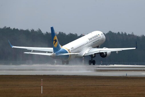 விமானங்களில் நடு இருக்கையை காலியாக வைக்க வேண்டும் - விமான போக்குவரத்து இயக்குநரகம் உத்தரவு!