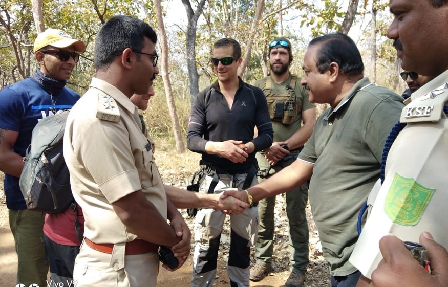 பேர் கிரில்ஸ் இயக்கும் மேன் வெர்சஸ் வைல்டு நிகழ்ச்சி உலகளவில் மிகப் பிரபலமான நிகழ்ச்சி. டிஸ்கவரி சேனலில் ஒளிபரப்பாகும் இந்த நிகழ்ச்சியில் சில மாதங்களுக்கு பிரதமர் மோடி பங்கேற்றார். பேர் கிரில்ஸ் இயக்கும் மேன் வெர்சஸ் வைல்டு நிகழ்ச்சி உலகளவில் மிகப் பிரபலமான நிகழ்ச்சி. டிஸ்கவரி சேனலில் ஒளிபரப்பாகும் இந்த நிகழ்ச்சியில் சில மாதங்களுக்கு பிரதமர் மோடி பங்கேற்றார்.