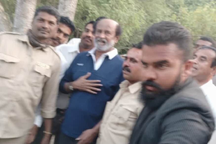 மேன் வெர்சஸ் வைல்டு நிகழ்ச்சி ஷூட்டிங்கின் போது ரஜினிகாந்திற்கு லேசான காயம் ஏற்பட்டதாக கூறப்பட்ட நிலையில், அவ்வாறு ஏதும் காயம் ஏற்படவில்லை என்று ரஜினிகாந்த் தெரிவித்துள்ளார். மேன் வெர்சஸ் வைல்டு நிகழ்ச்சி ஷூட்டிங்கின் போது ரஜினிகாந்திற்கு லேசான காயம் ஏற்பட்டதாக கூறப்பட்ட நிலையில், அவ்வாறு ஏதும் காயம் ஏற்படவில்லை என்று ரஜினிகாந்த் தெரிவித்துள்ளார்.